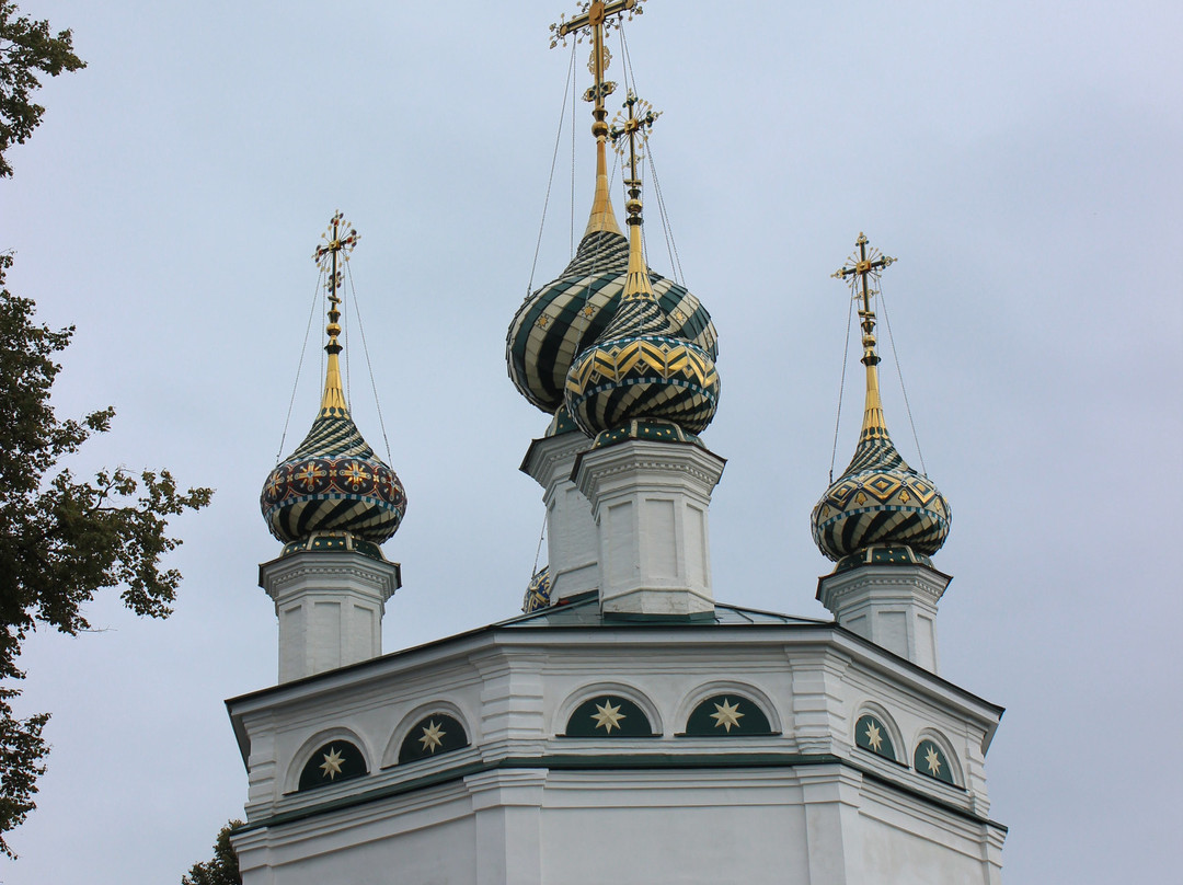 Temple Complex of Trinity Church and Vvedenskaya Church-Kholuy必去景点