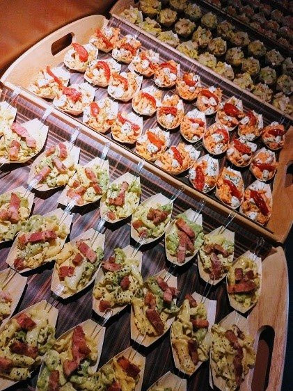 Vinkt餐馆和美食-Chloe's Lounge & Tapas