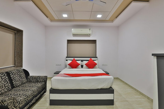 OYO 29155 Village Hotel主图