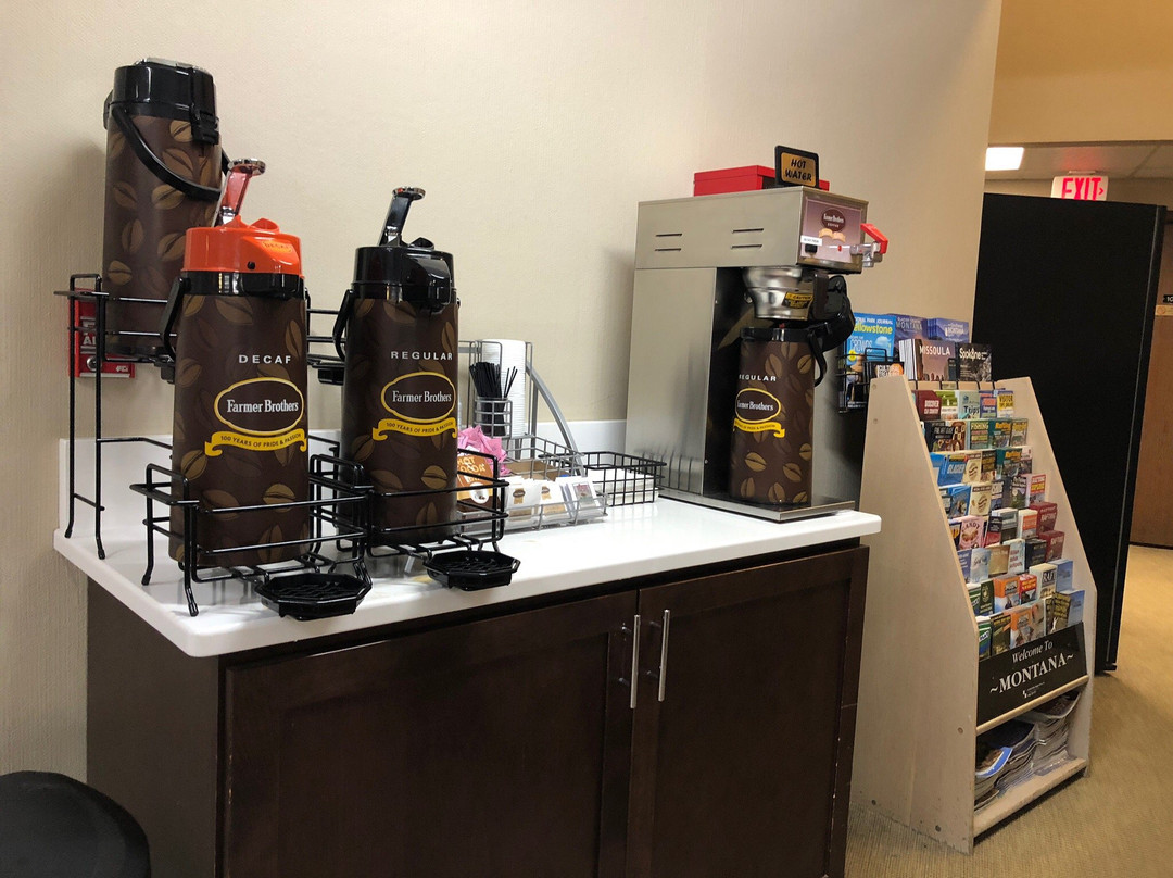 Super 8 by Wyndham St. Regis主图