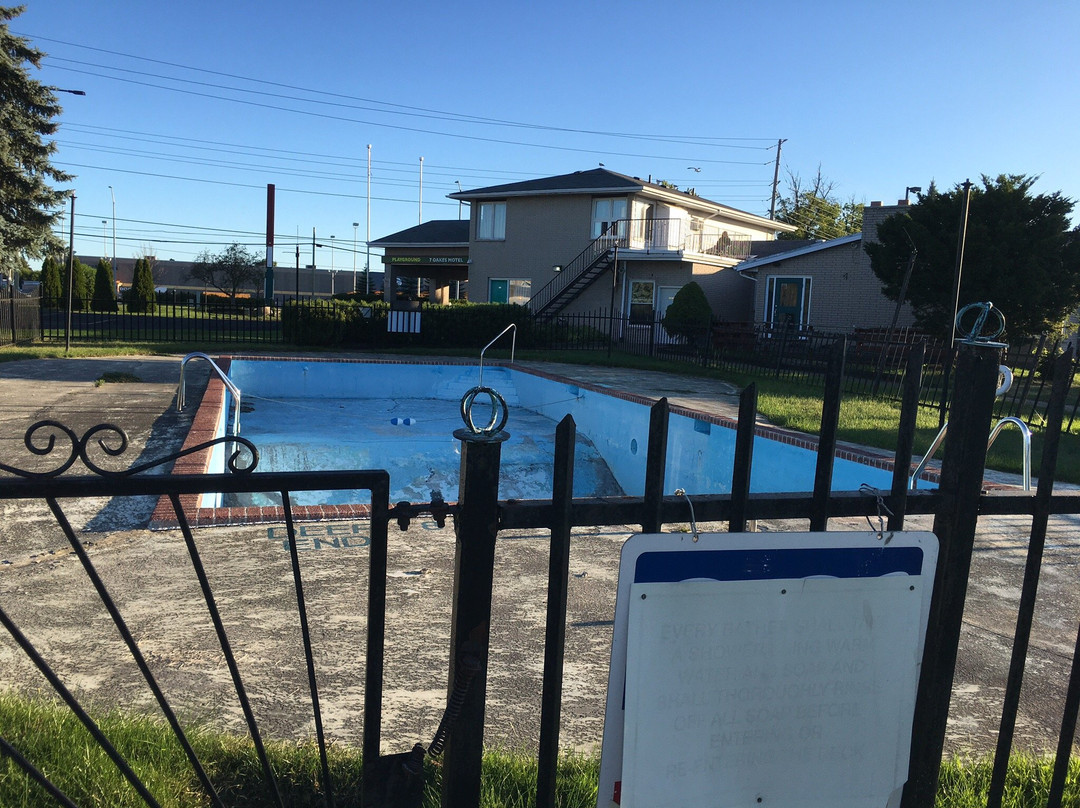 Seven Oakes Motel主图
