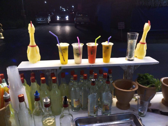 In's Mojitos and Art Gallery-巴尼亚海滩必去景点