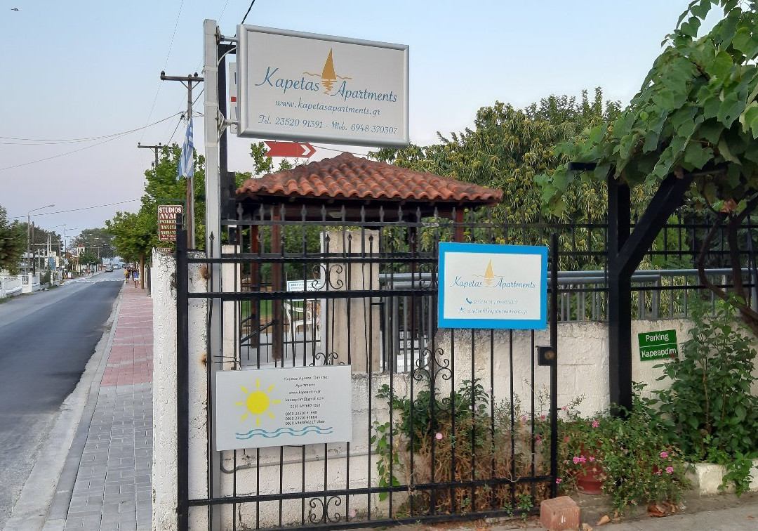 Cape Blue Apartments主图