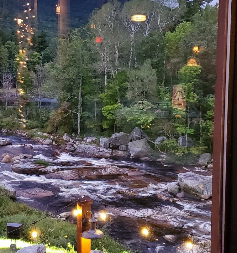 The Hungry Trout Resort主图