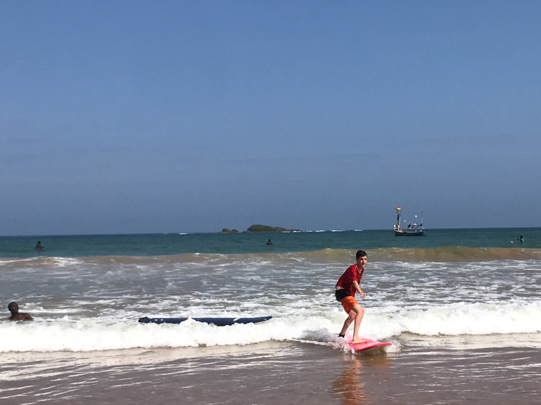 Ahanta Waves Surf School & Camp-Busua必去景点