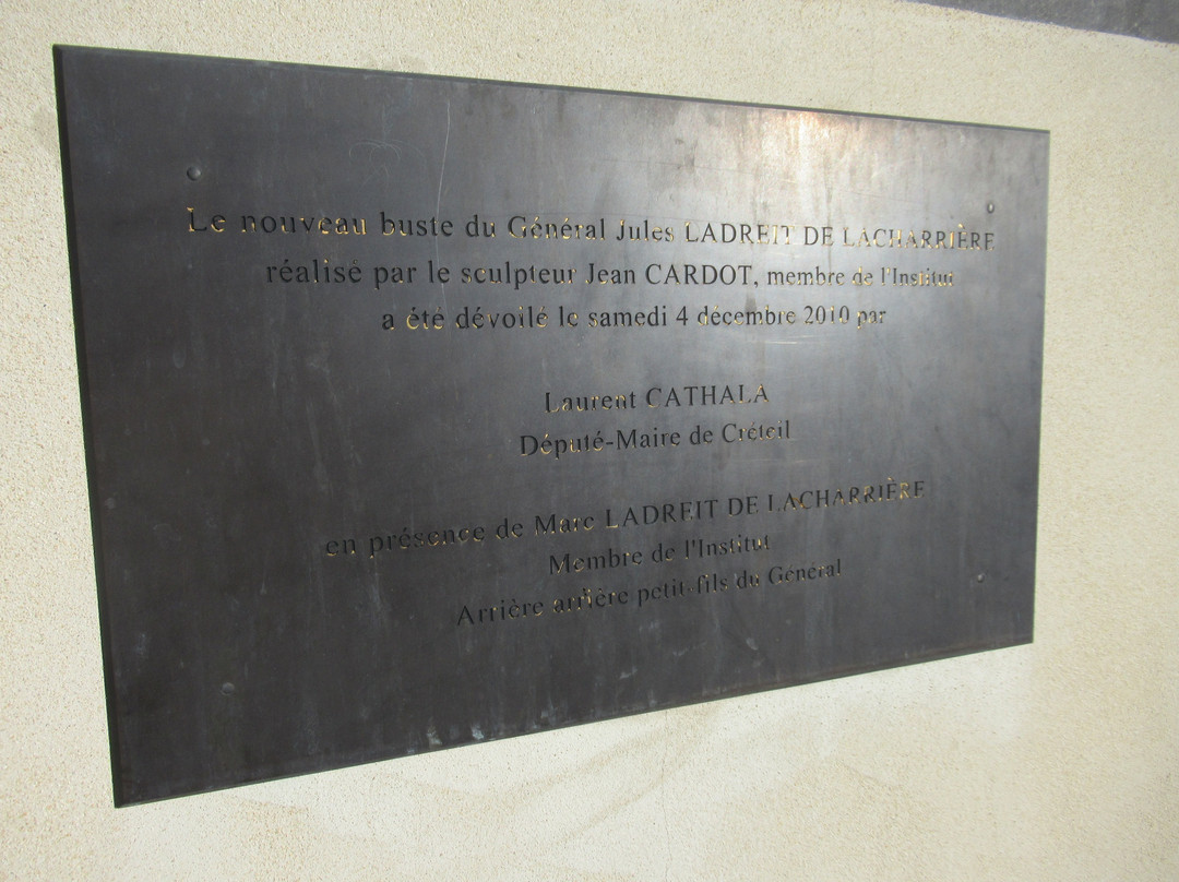 Monument du Général Ladreit de Lacharrière景点图片