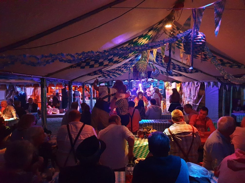 Biergarten zum schönen Camper