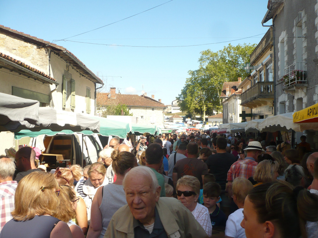 Marché Alimentaire-Piegut-Pluviers必去景点