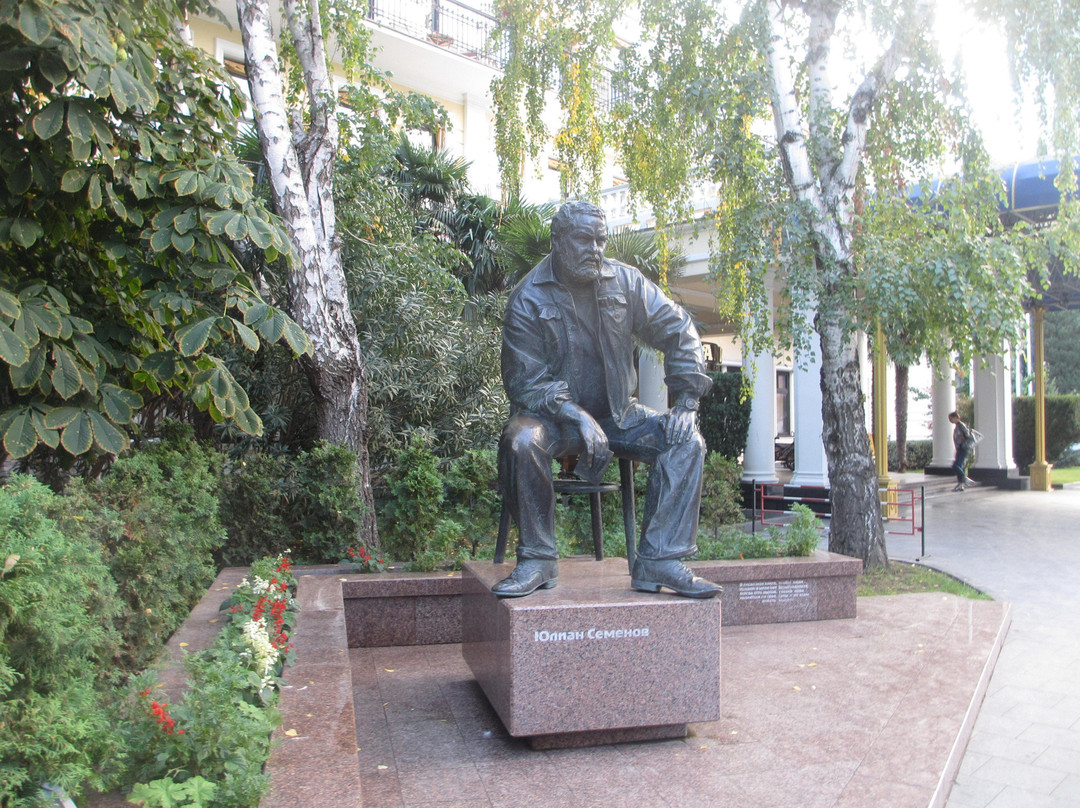 Monument to Yulian Semenov-雅尔达必去景点