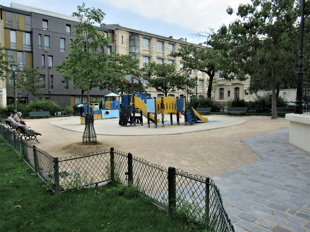 Square de la place de Bitche-巴黎必去景点