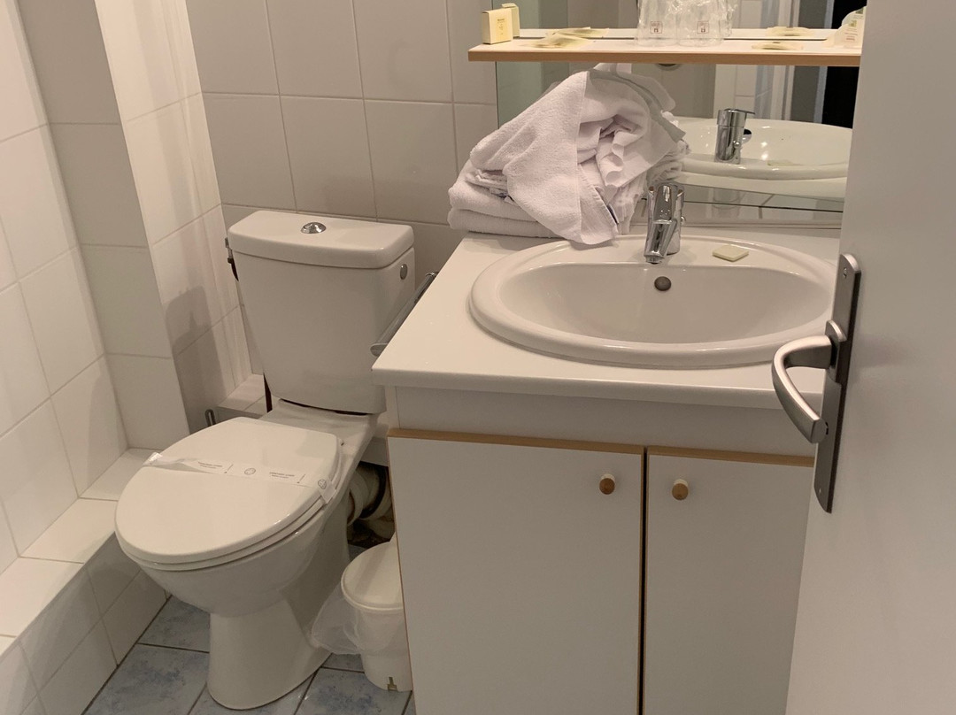 阿鲁姆酒店主图