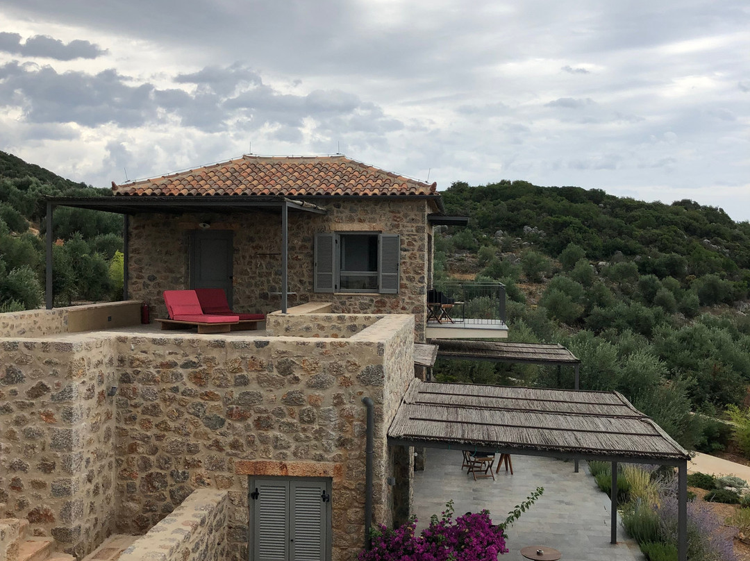 Zen Rocks Mani Retreat主图