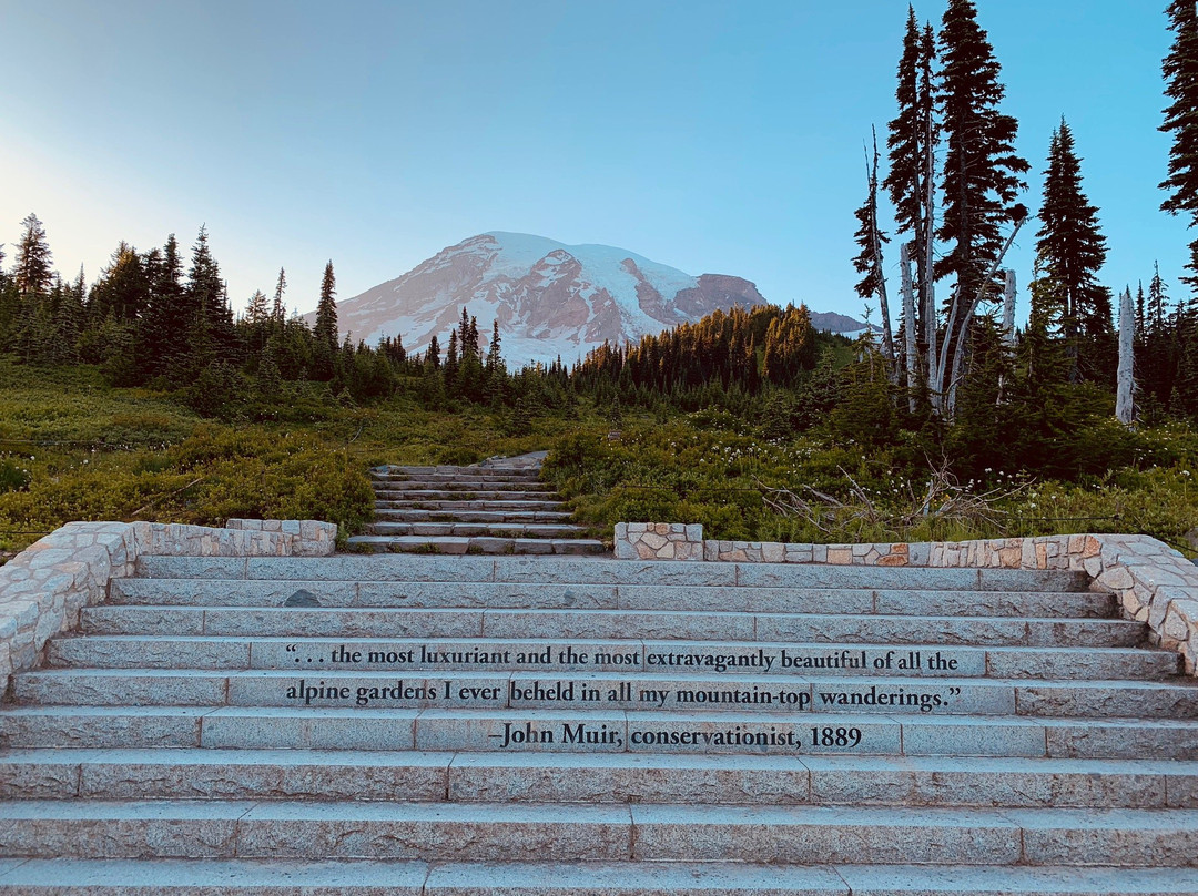 Camp Muir Trail景点图片