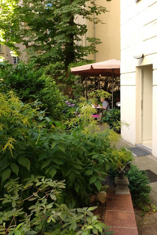 布兰迪酒店主图