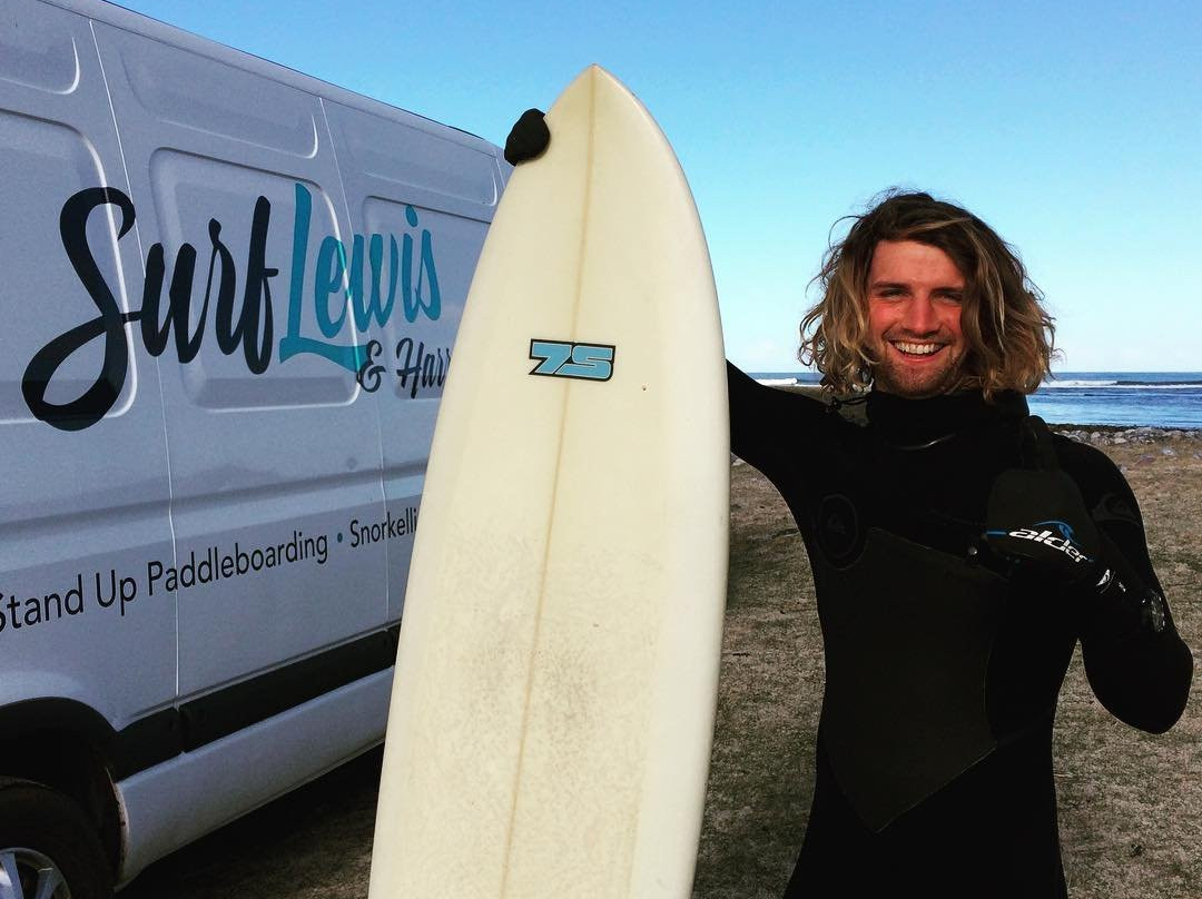 Surf Lewis景点图片