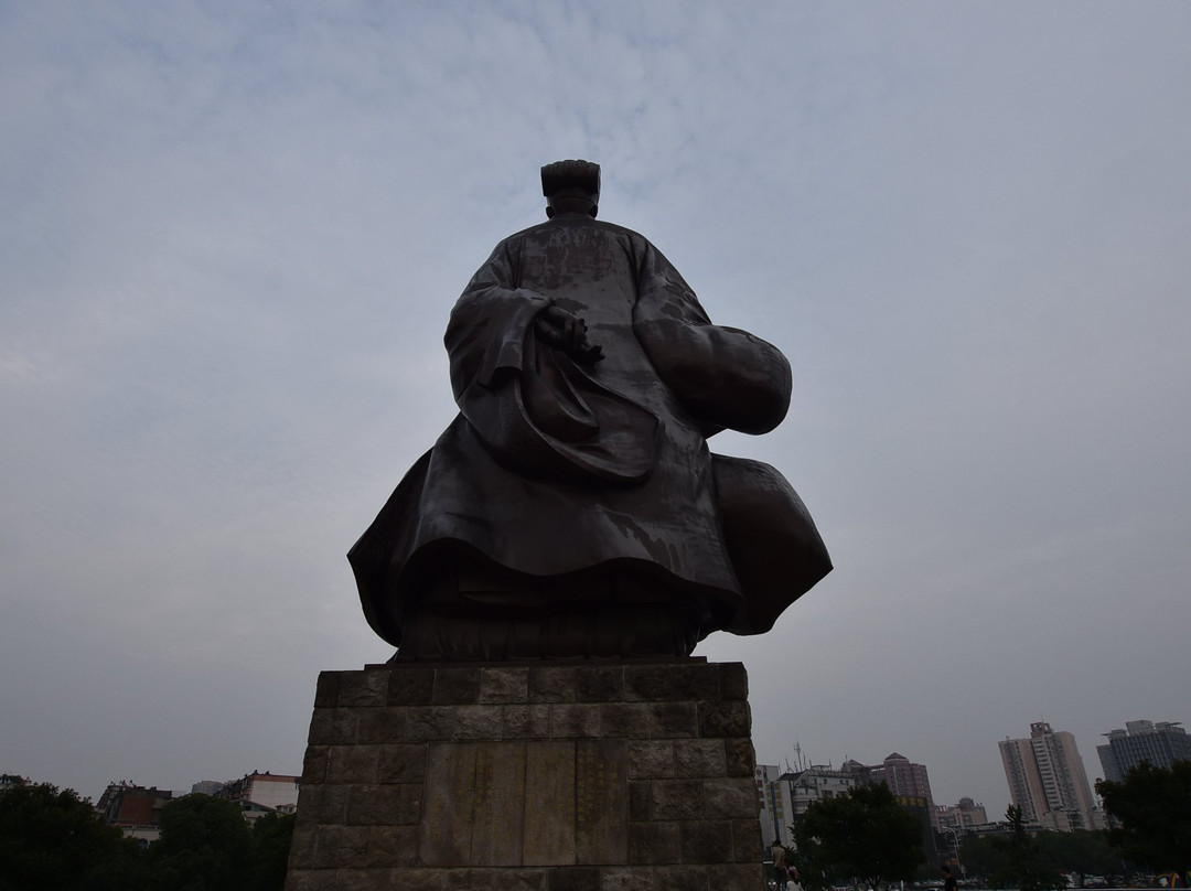 诸葛亮广场-襄阳市必去景点