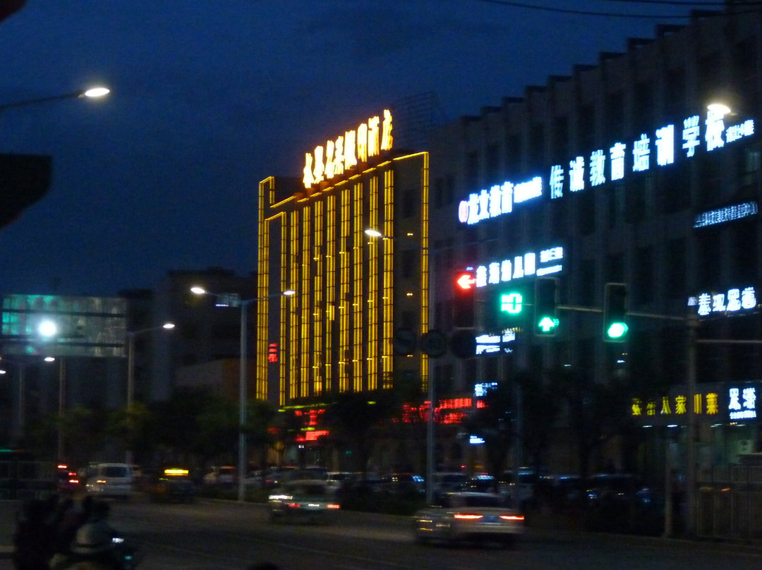 水墨名关假日酒店主图