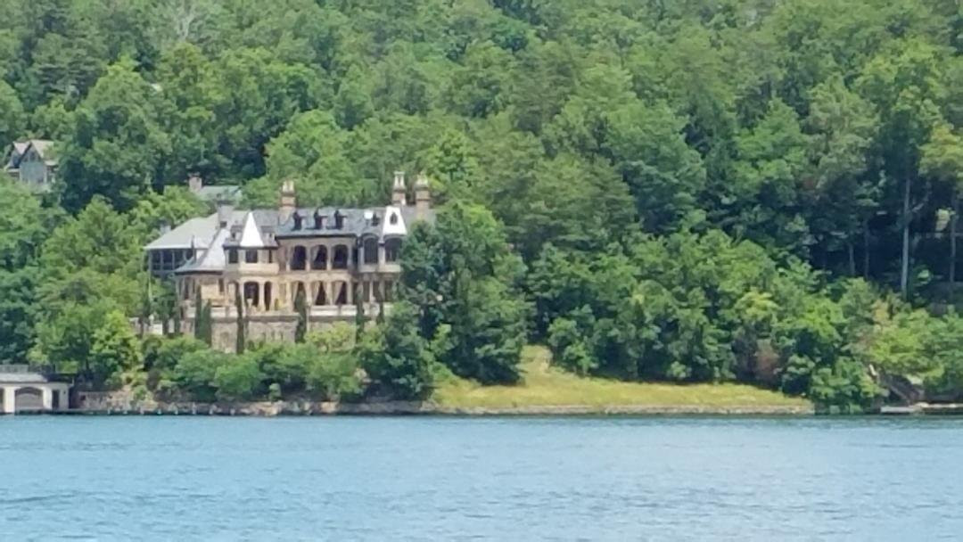 Lake Lure Adventure Company-Lake Lure必去景点