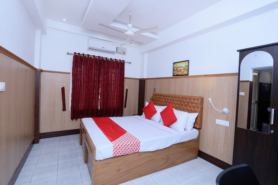 OYO 23393 Annapoorna Rooms & Services