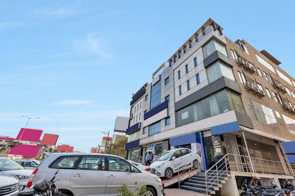 Super OYO Capital O Hotel Rudra Grand Near Kondapur x Road主图