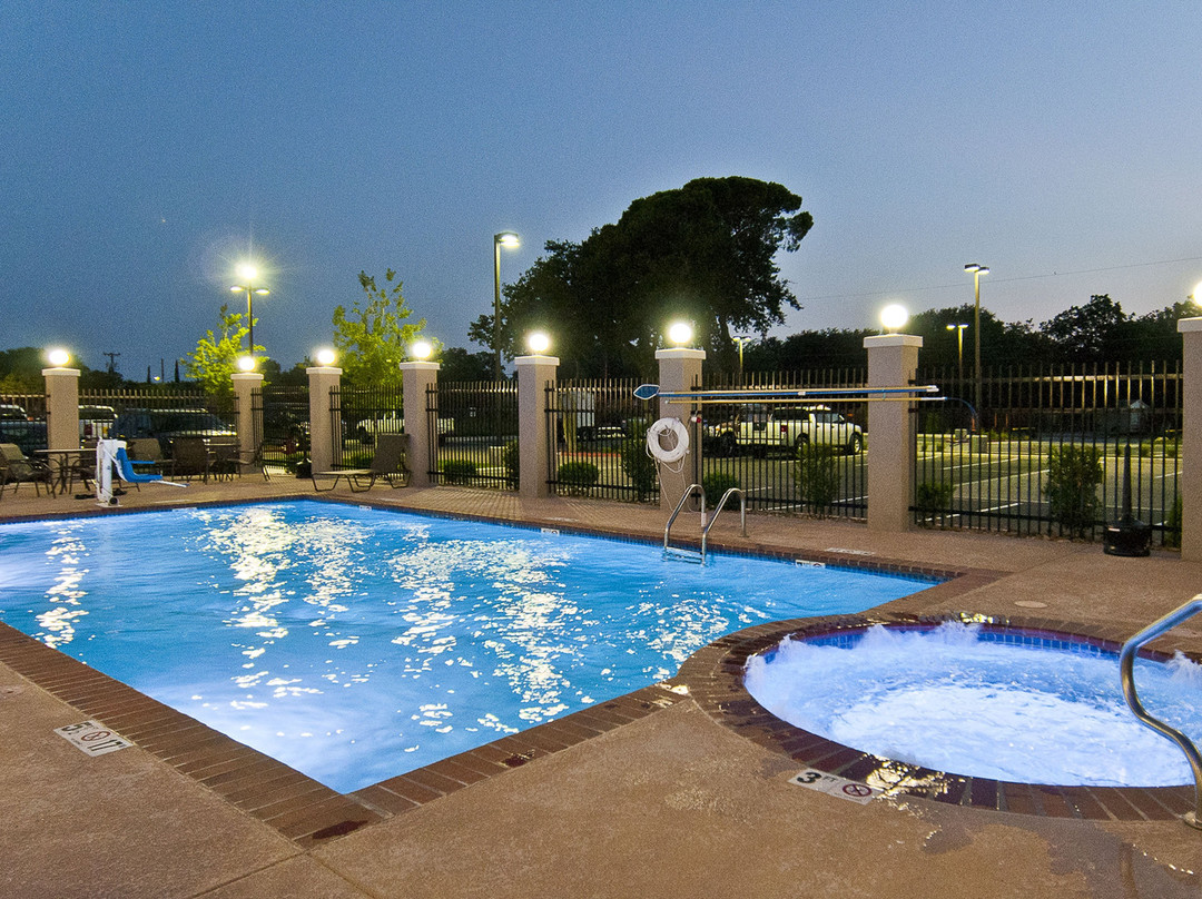 Holiday Inn Express & Suites San Antonio - Frost Bank Ctr By IHG主图