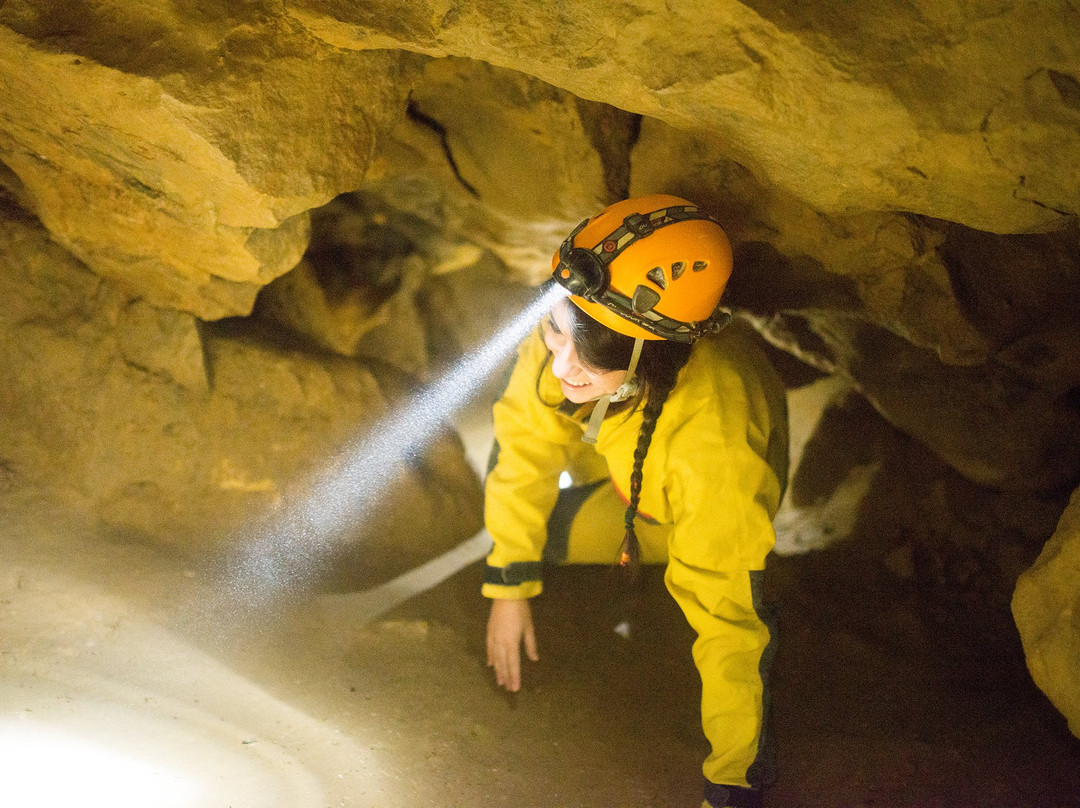 Caving Under Budapest景点图片