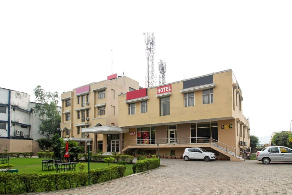 Capital O 6977 Hotel Clarks主图