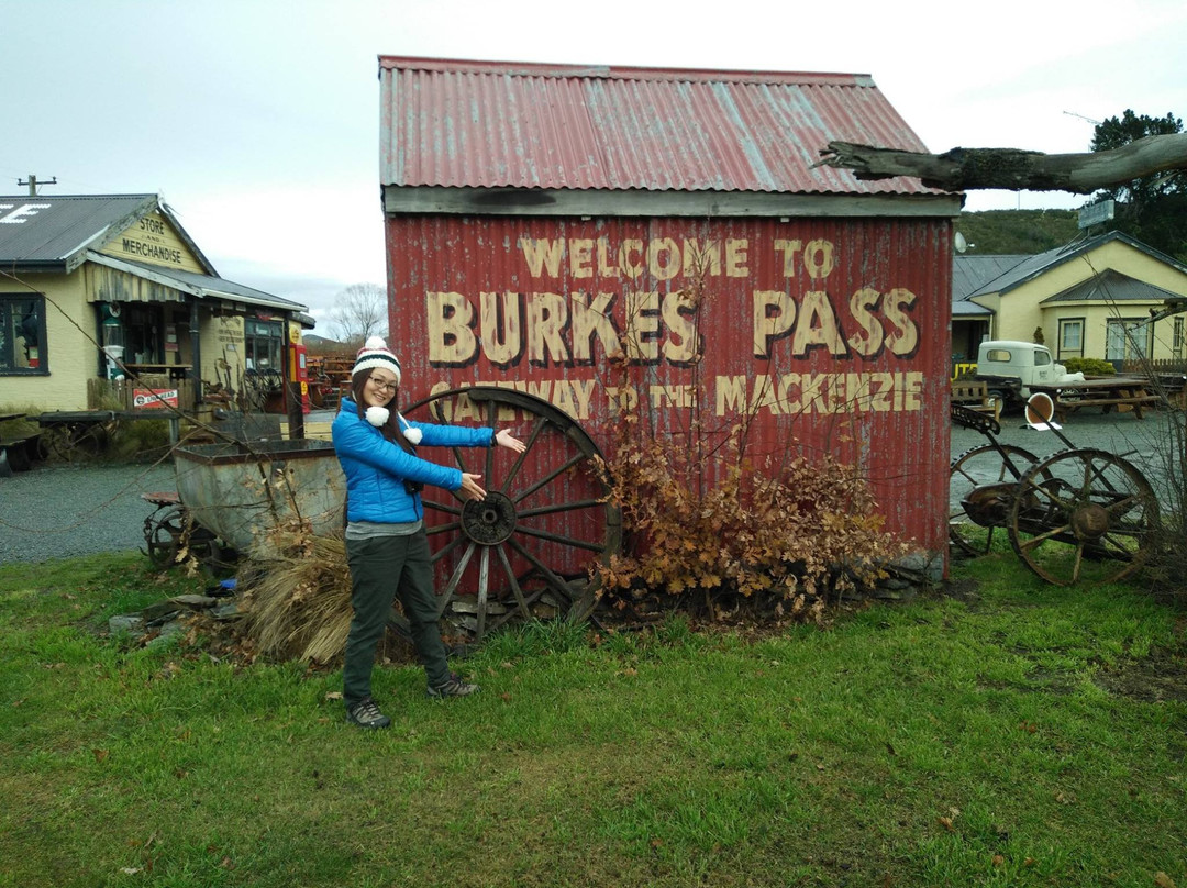 Burkes Pass Gallery景点图片