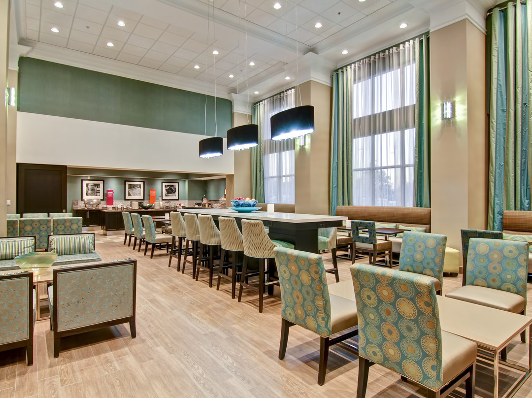 Hampton Inn by Hilton London主图