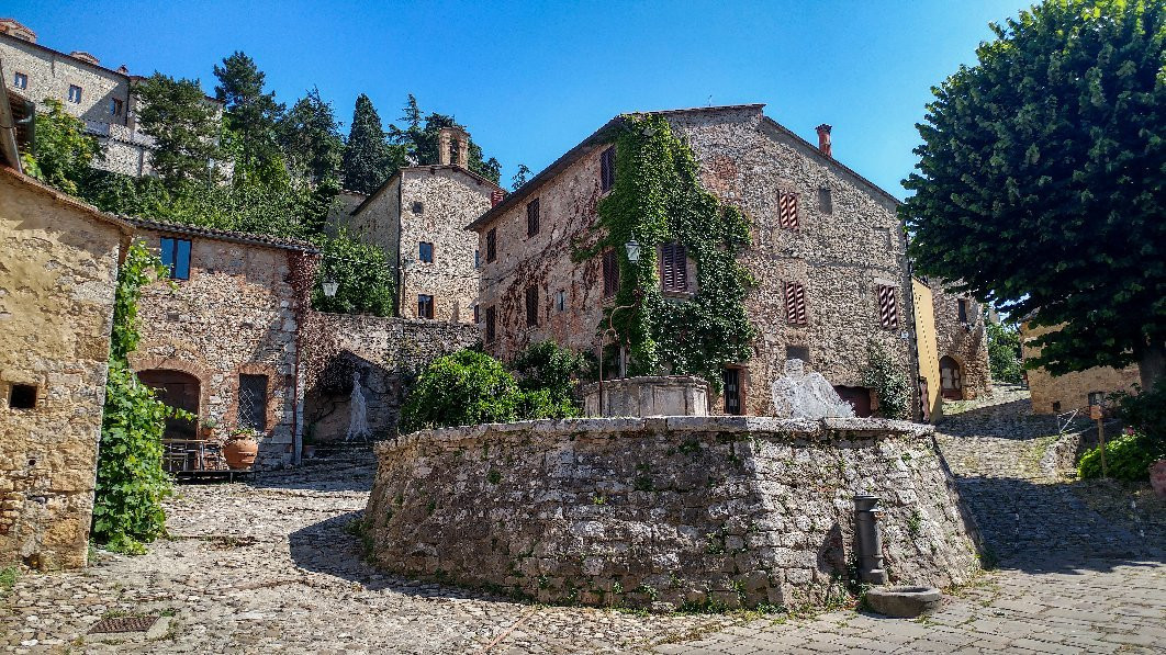Piazza della Cisterna-Rocca d'Orcia必去景点