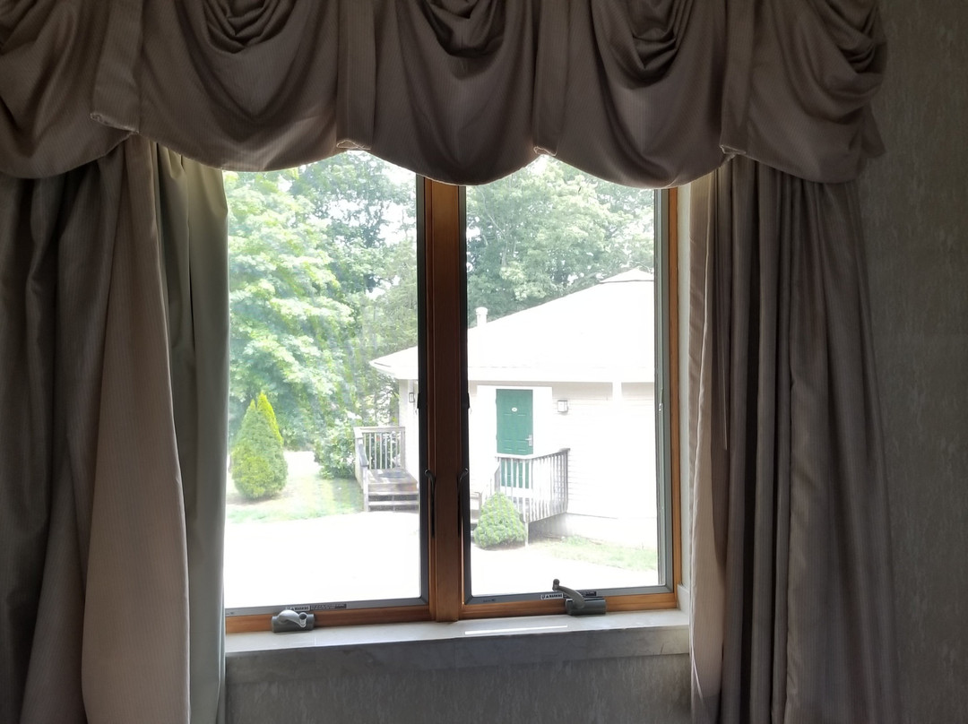Cedar Park Inn & Whirlpool Suites主图