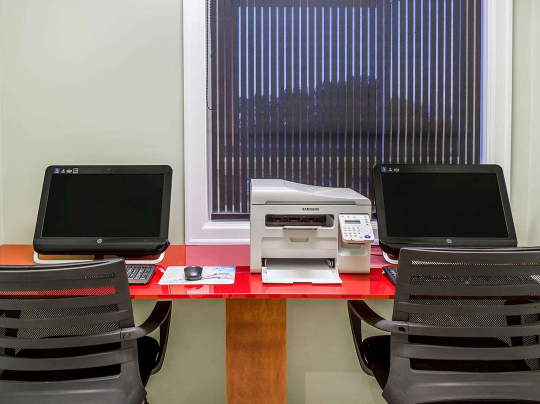 Ramada by Wyndham Carlyle主图