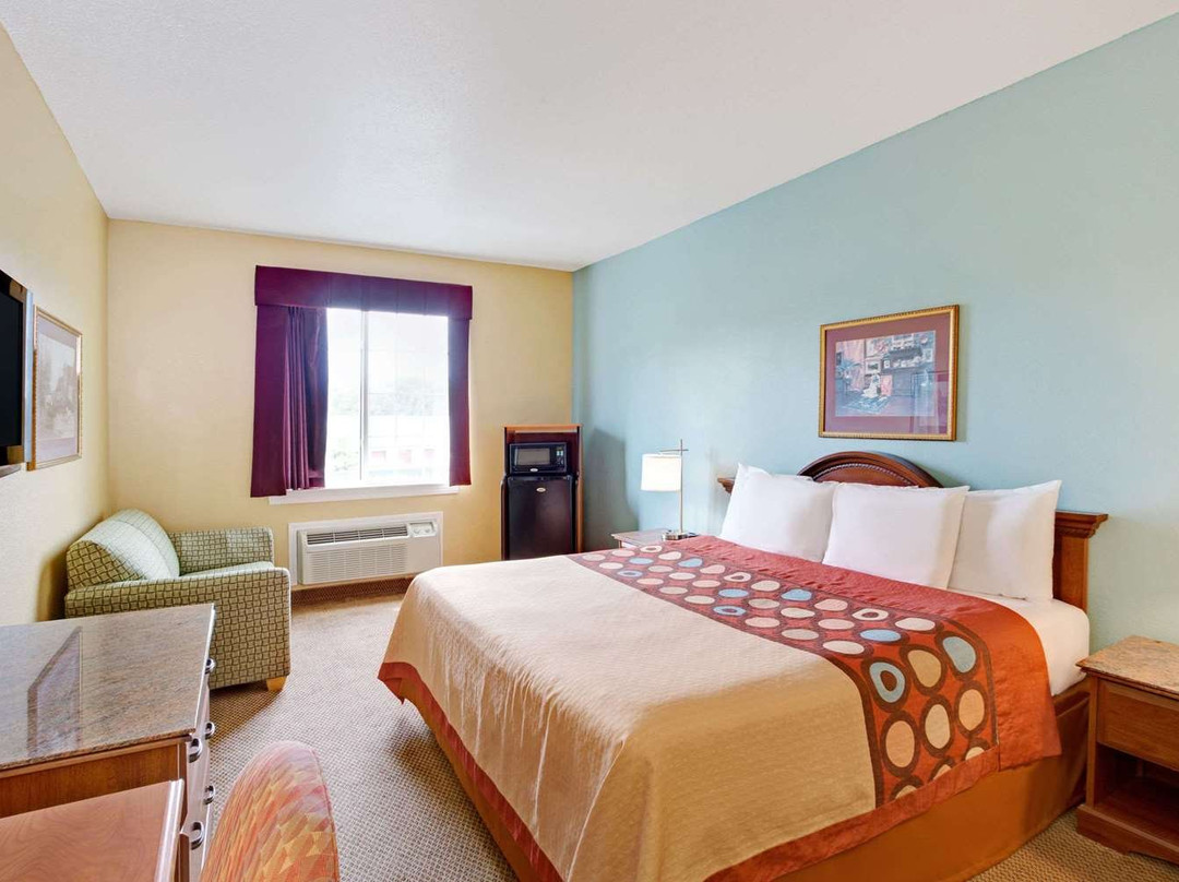 Super 8 by Wyndham Salisbury主图