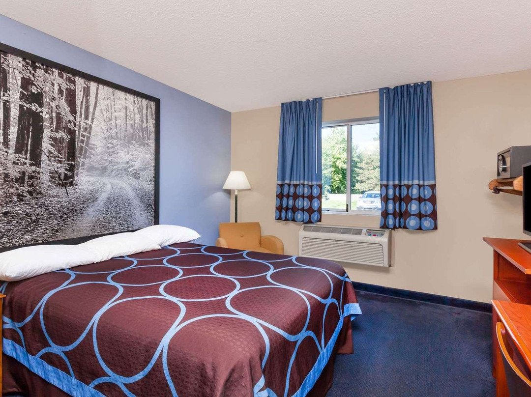 Super 8 by Wyndham Adrian主图