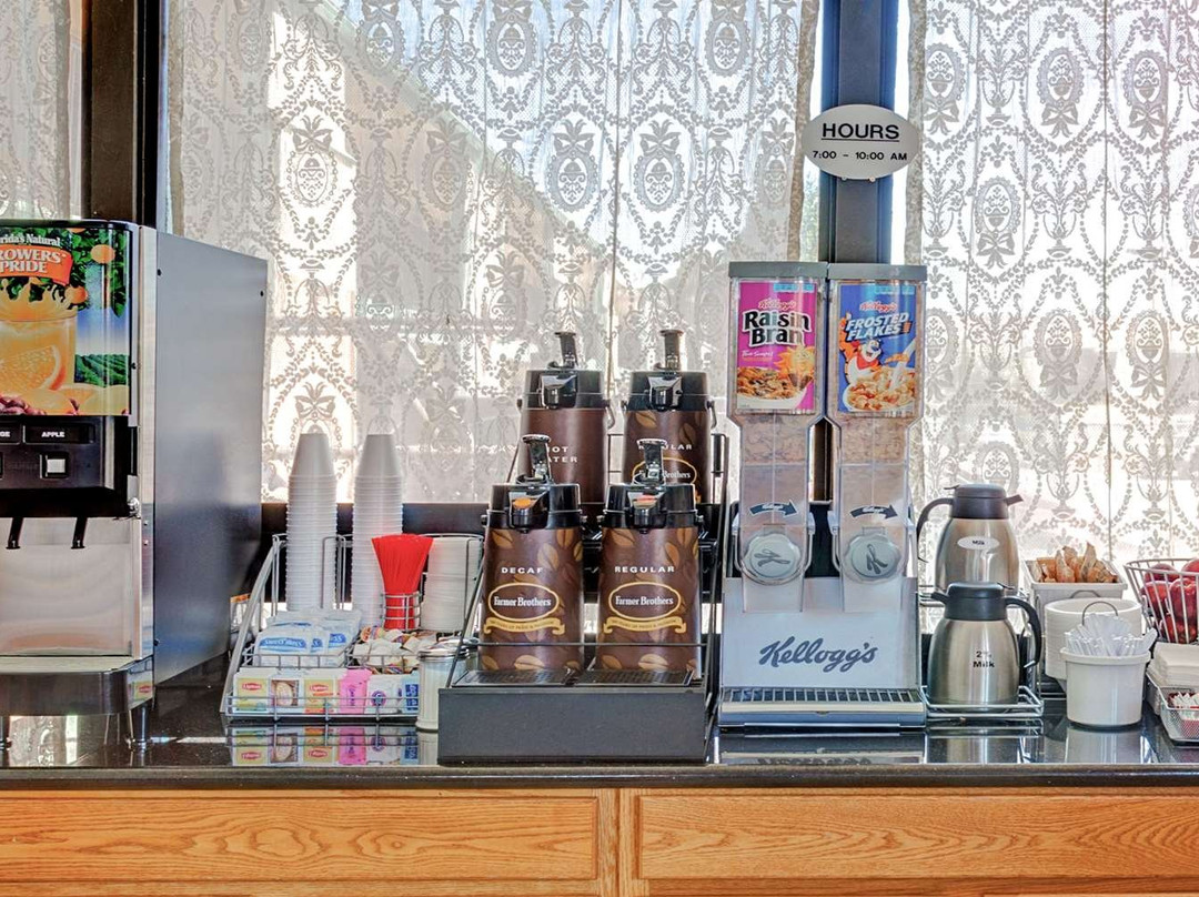 怀里卡速8酒店主图