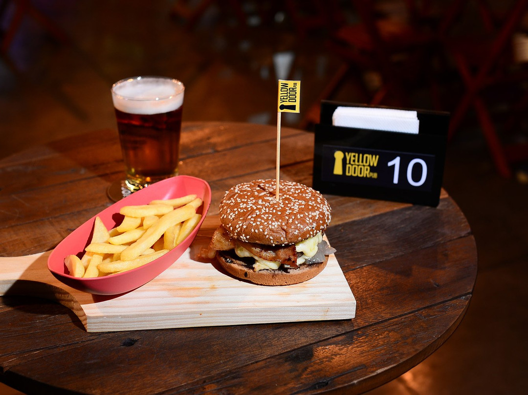 Yellow Door Pub-Catanduva必去景点