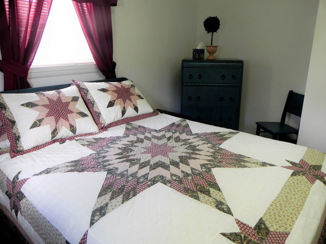 The House on Old Mill Road主图