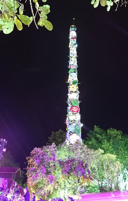 75 Anniversary Flag And Lamp Park-维昂必去景点
