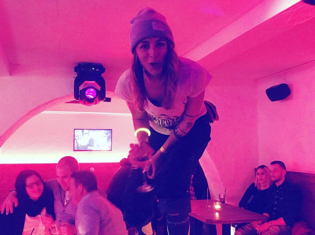 Off Piste Bar-采尔湖畔必去景点