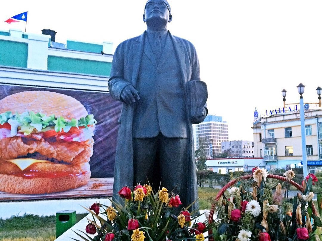 Sanjaasurengiin Zorig Statue-乌兰巴托必去景点