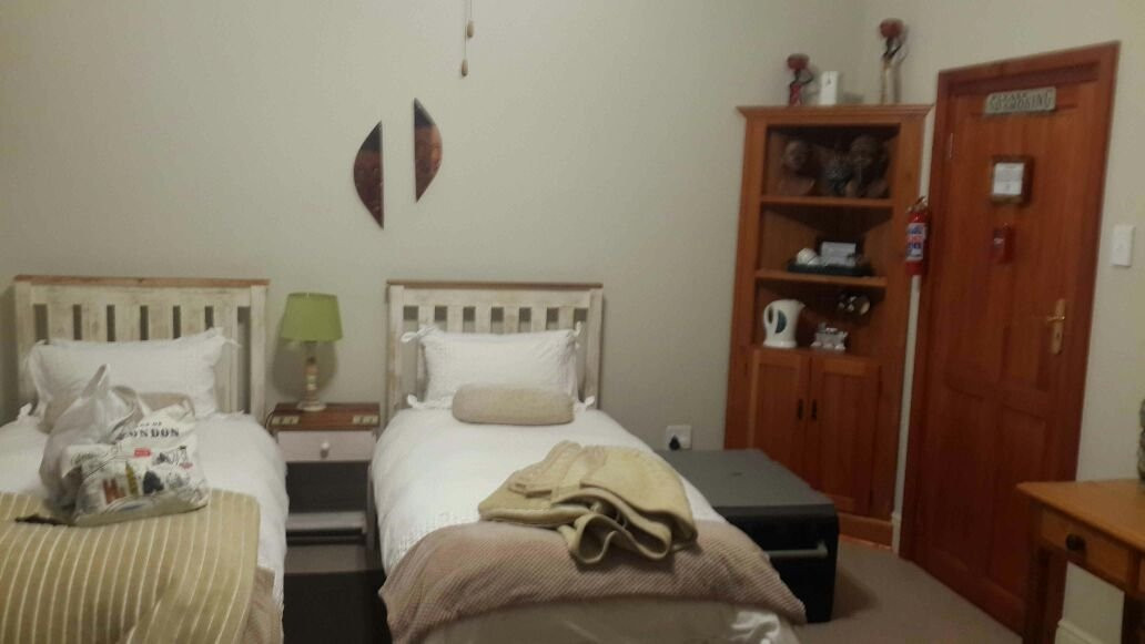 Feathers Inn Guest House主图