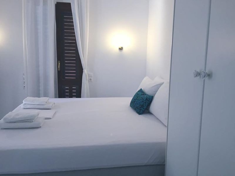 En Lefko Kythnos-官方