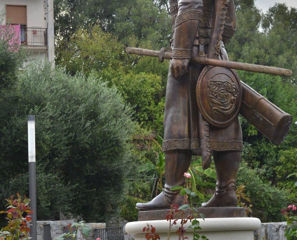 Statua del Principe Bulgaro Khan Alzeco景点图片