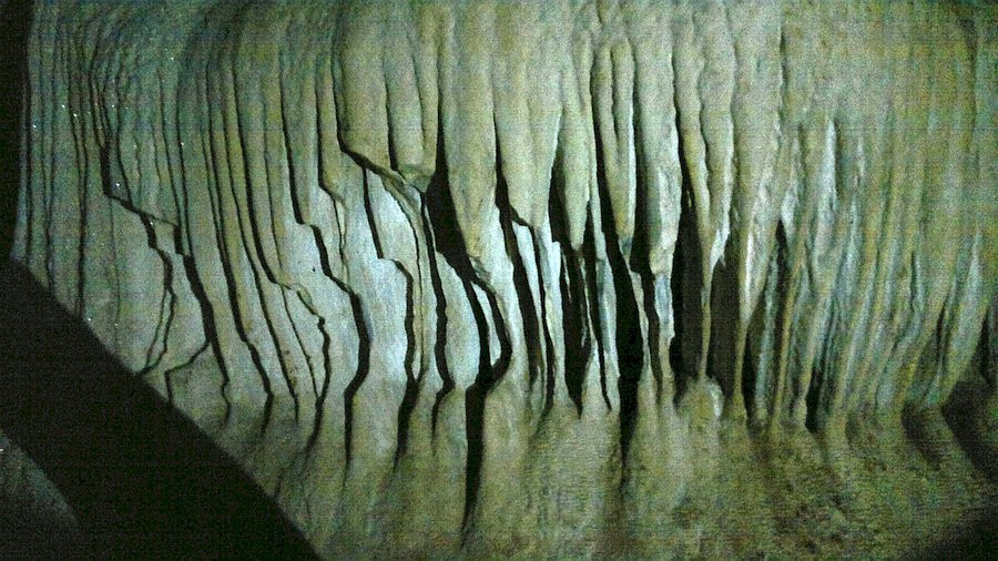 Eli Cave-利纳帕坎岛必去景点