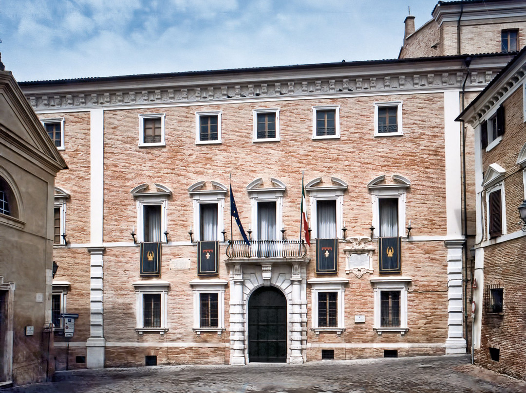 奥西莫旅游景点-Palazzo Campana