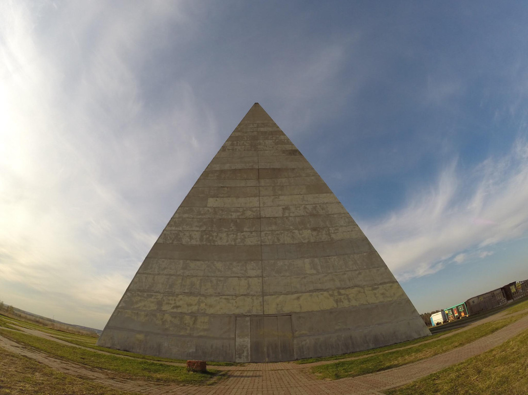 Pyramid of Hunger景点图片