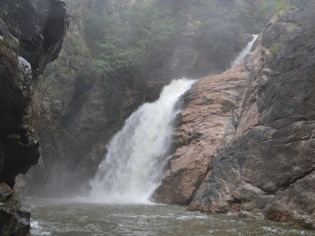 Ganganna Sirrasu Waterfalls景点图片