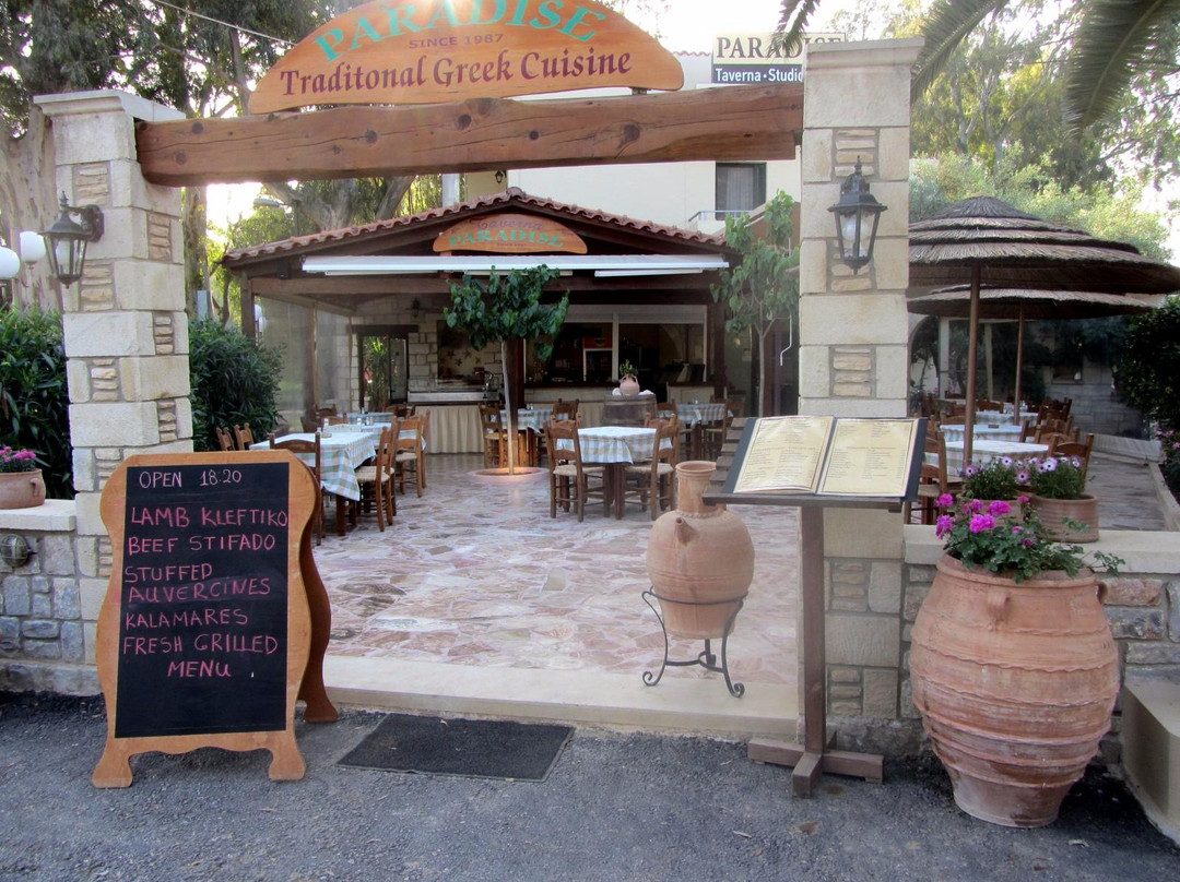 Taverna Paradise Studios & Apartments主图