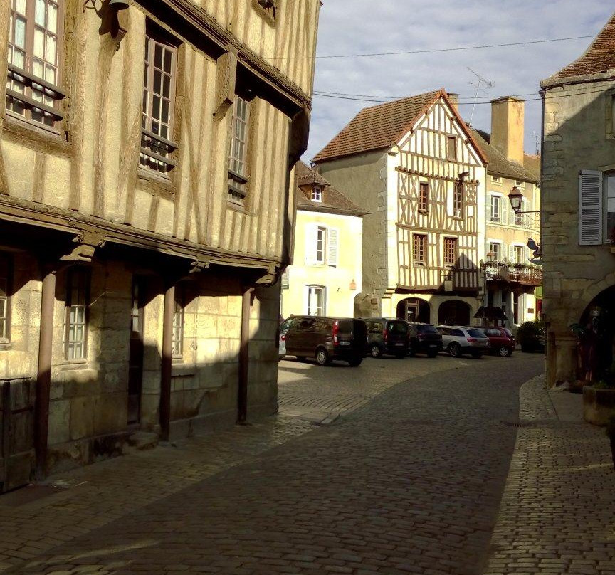 Château de Noyers-sur-Serein景点图片