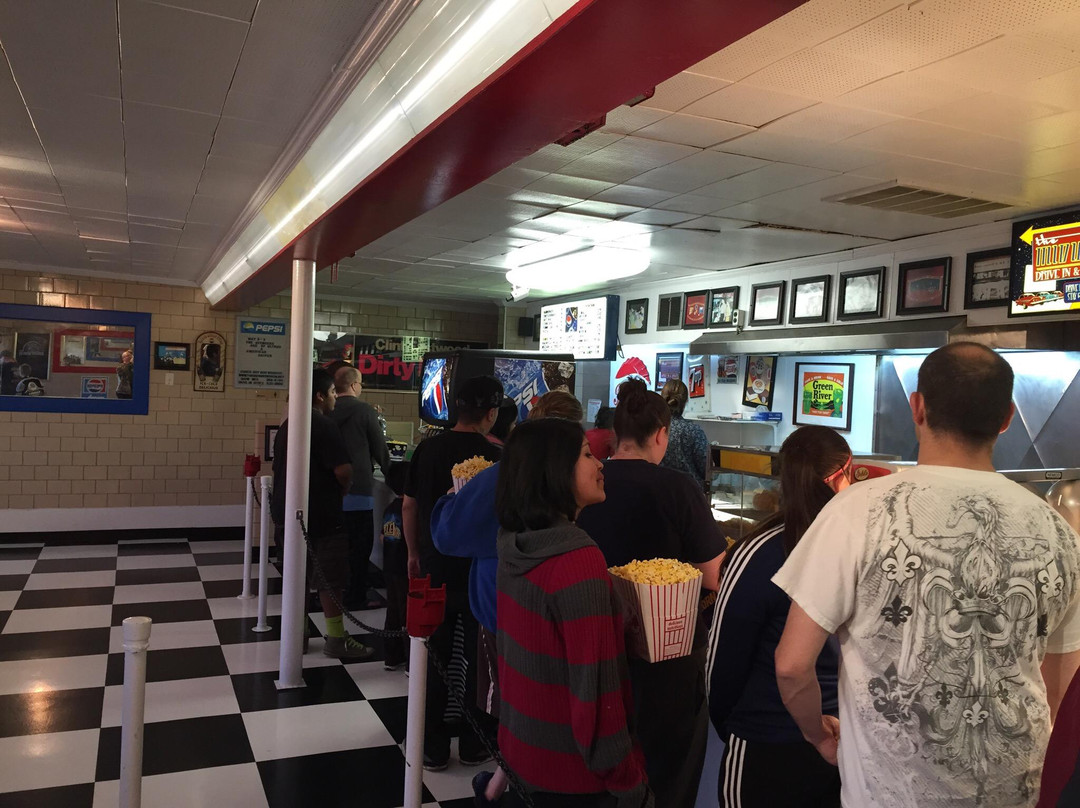 Midway Drive In Theatre-Sterling必去景点